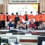 Polrestabes Surabaya Grebek Perumahan Taman Gapura Citraland, 10 WNA Jaringan Scamming Internasional Diamankan