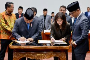 Menhan Prabowo Hadiri Rapat Kerja Bersama Komisi I DPR RI