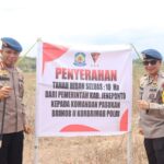 Penyerahan Sertifikat Tanah dari Pemda Jeneponto ke Komandan Pasukan Brimob II Korbrimob Polri