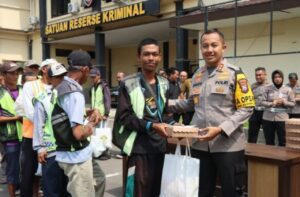 HUT Lalu Lintas Bhayangkara Ke – 69, Satlantas Polres Kediri Kota Gelar Baksos dan Santunan Anak Yatim