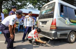 Perdana Digelar, Dishub Kota Kediri Lakukan Uji Emisi Gas Buangan untuk Kendaraan R4