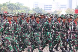 Prajurit Batalyon Arhanud 6/BAY Mengikuti Latihan Parade Upacara HUT TNI ke 79 Tahun