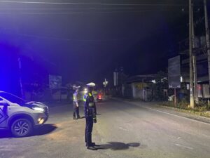 Satlantas Polres Toba Patroli Blue Light Malam Hari