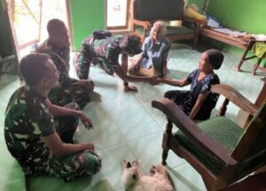 Anggota TNI Satgas TMMD Ke-122 Menginap Dirumah Warga, Ini Kata Mbah Poniyem