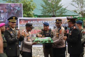 Kodim 1715/Yahukimo Rayakan HUT Ke-79 TNI Bersama Forkopimda dan Masyarakat