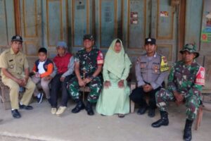 Peduli Penyandang Disabilitas, Dansatgas TMMD Ke-122 Beri Bantuan Sembako