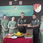 Dandim 0507/Bekasi Didampingi Ketua Persit KCK Cabang XXI Berikan Selamat kepada Prajurit yang Naik Pangkat