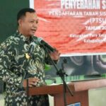 Serahkan Ratusan Sertifikat PTSL, Wujud Pemkab Kediri Percepat Legalitas Hak Aset Milik Warga