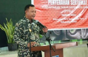 Serahkan Ratusan Sertifikat PTSL, Wujud Pemkab Kediri Percepat Legalitas Hak Aset Milik Warga