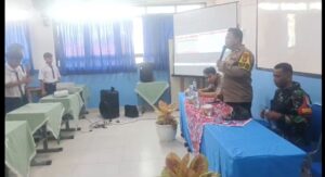 Gerakan Anti Tawuran Bersama Bhabinkamtibmas Karang Anyar Tanamkan Cinta Tanah Air di Sekolahan