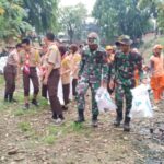 Puncak Karya Bhakti Massal, Dalam Rangka HUT Ke 79 TNI, Kodim 0505/JT Bersih-bersih Sungai Ciliwung
