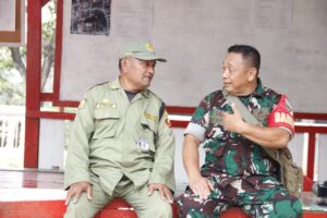 Kedekatan Babinsa dengan Linmas di Lokasi TMMD, Wujudkan Keamanan dan Ketertiban Wilayah