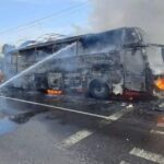 Bus Medali Mas Terbakar Didepan Pasar Kruwul Lamongan