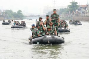 Kasad Pimpin Puncak Kegiatan Bersih-Bersih Ciliwung di Tambora, Jakarta Barat