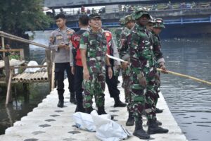 Dandim 0501/Jakpus: 2.500 Orang Olahraga Bersih-Bersih Ciptakan Ciliwung Bening