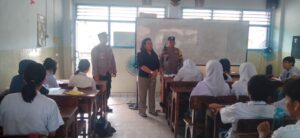 Kanit Binmas Polsek Metro Gambir melaksanakan Penyuluhan dan Deklarasi Gerakan Anti Tawuran di SMA St Paulus