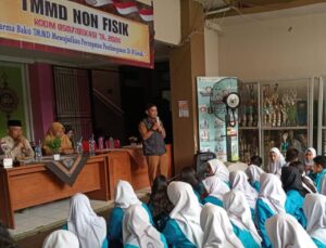 Tanamkan Perilaku Hidup Bersih dan Sehat kepada Siswa SMPN 39, Tim Satgas TMMD Lakukan Penyuluhan Non Fisik
