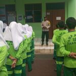 Kanit Binmas Polsek Metro Gambir Melaksanakan Penyuluhan dan Deklarasi Gerakan Anti Tawuran di SMP PGRI 32 pagi Jakarta