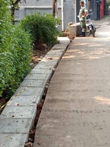 Pemasangan U-Ditch Saluran Air Jalan Bagol Tuntas Dikerjakan Satgas TMMD Ke-122, Masyarakat Rasakan Manfaatnya