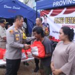Peduli Korban Kebakaran Kalianyar, Polres Metro Jakbar Berikan Bantuan dan Buka Posko Layanan Dokumen