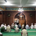 Polda Metro Jaya Gelar Sholat Subuh Berjamaah Keliling di Masjid Al Ikhlas, Jakarta Timur