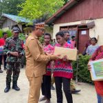 Tim Wasev TMMD Sterad Turut Serta Serahkan Sejumlah Bantuan Untuk Warga Kampung Saporkren