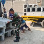 Selesaikan Pengerjaan Drainase, Tim Satgas TMMD ke-122 Terus Lengkapi Bahan Baku U-Ditch