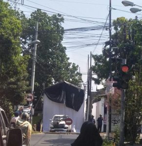 Akses Jalan Perempatan Kakso ke Utara Ditutup Total, Ada Warga Gelar Hajatan