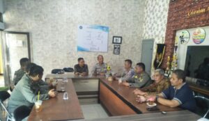 Tenda Hajatan Tutup Total Jalan Tembus Ngronggo, Perangkat Kelurahan Lakukan Mediasi dengan Penyelenggara