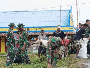 Satgas TMMD Ke-122 Kodim 1704/Mappi Bersama Warga Gelar Karya Bakti di Pasar