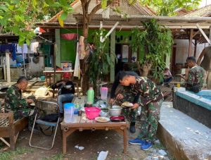 Jalin Kedekatan dan keakraban, Satgas TMMD 122 Makan Siang Bersama Warga