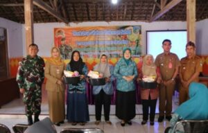 Percepat Penurunan Stunting Gelar Workshop Olahan Makanan Sehat, Satgas TMMD 122 Kodim 0809/Kediri Bersama Pemkab Kediri
