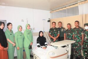 Danrem 051/Wkt dan Persit Kunjungi Anggota yang Dirawat di RSPAD Gatot Soebroto