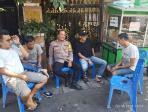 Bhabinkamtibmas Manggarai Selatan Jalin Silaturahmi dan Jaga Kondusifitas Kamtibmas Jelang Pemilukada