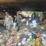 Koramil 02/Matraman Bersih-Bersih Ciliwung