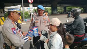Polres Metro Jakarta Timur Gelar Ops Zebra Jaya 2024 di Depan Polsubsektor Utan Kayu