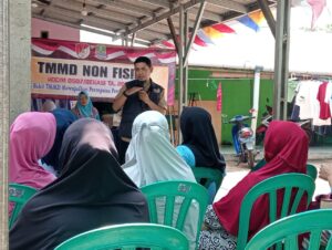 Cegah Polusi Akibat Sampah Tidak Terurai, Satgas TMMD 122 Berikan Sosialisasi Pemanfaatan Sampah Lingkungan kepada Warga