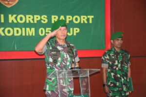 Dandim 0501/JP Pimpin Korp Raport Penerimaan Personel Baru Serta Berikan Jamdan