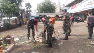 Karya Bakti Bersihkan Fasos dan Fasum Oleh Koramil 04/Pulogadung