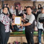 Penyerahan SK Kepengurusan UMKM Remojong DPC Brebes Periode 2023 – 2026 Di Lembang – Bandung