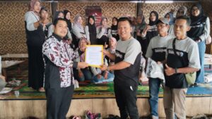 Penyerahan SK Kepengurusan UMKM Remojong DPC Brebes Periode 2023 – 2026 Di Lembang – Bandung