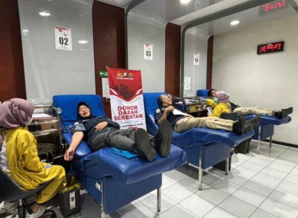 Bantu Stok Darah di PMI, Sihumas Polres Kediri Kota Gelar Kegiatan Donor Darah