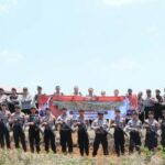 Antisipasi Kerawanan Pilkada 2024, Polres Kediri Kota Gelar Latkatpuan Menembak Flash Ball