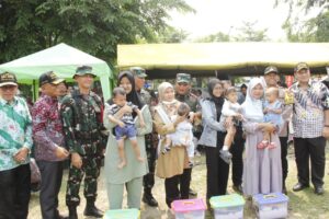 Pelayanan Publik dan Penyerahan Bansos Stunting Lengkapi Acara Penutupan TMMD ke-122 Kodim 0507/Bekasi