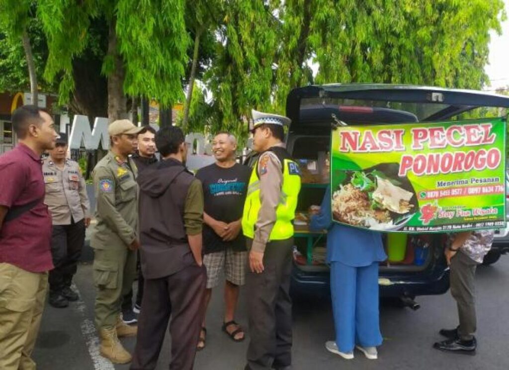 Wujudkan Kawasan Tertib Lalu Lintas, Pemkot Kediri Lakukan Penataan PKL di Jalan Brawijaya