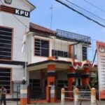 Debat Publik di Tunda Munculkan Kontroversi Dari Semua Kalangan, Ketua KPU Tak Berkomentar Pergi Lewat Pintu Belakang
