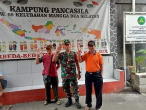 Babinsa Koramil 02/SB Dan Anggota PPSU Laksanakan Pembersihan Sampah di Sekitar Pemukiman Warga Binaan