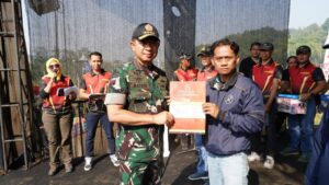 Panglima TNI Buka PRIMA 4X4 Challenge dan Berikan Paket Sembako Serta Akte Kelahiran Kepada Masyarakat Padalarang