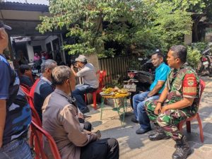 Lewat Komsos, Babinsa Kelurahan Cokoko Lakukan Pembinaan Wilayah