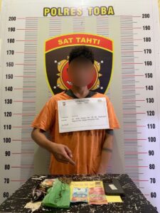 Polres Toba Tangkap Bandar Narkoba Sekaligus Pembelinya di Jalan Mulia Raja Balige